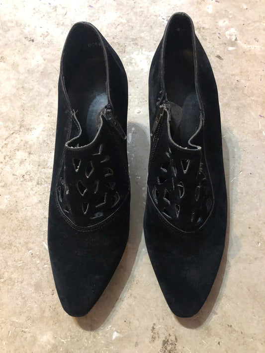 Black court shoes