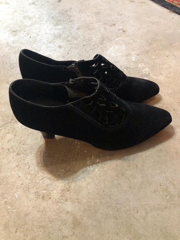 Black court shoes