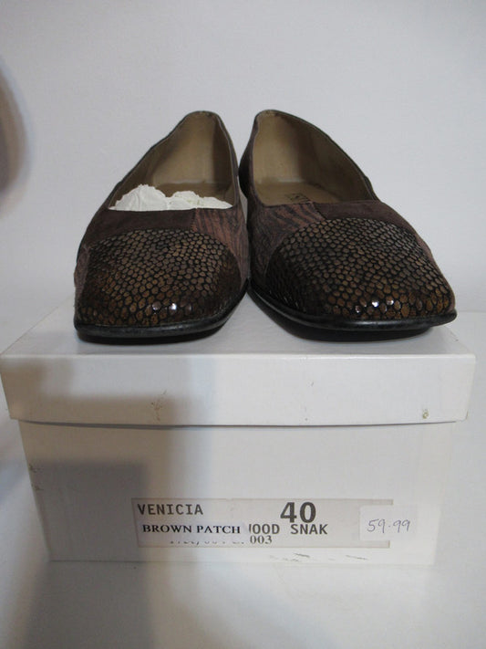 Low brown square toe shoes